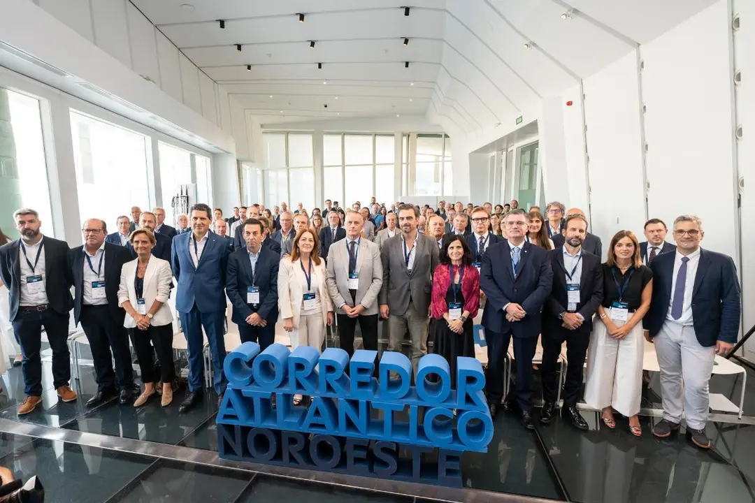 Representantes institucionales y empresariales de Galicia, el Norte de Portugal y Castilla y Le&oacute;n participaron en la presentaci&oacute;n del proyecto europeo POCTEP para impulsar el Corredor Atl&aacute;ntico del Noroeste y acelerar la conexi&oacute;n ferroviaria transfronteriza entre Vigo y Oporto.