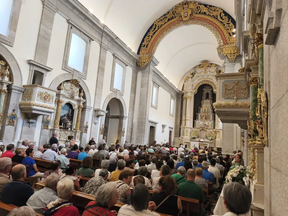 El santuario de Nossa Senhora da Peneda se llen&oacute; de fieles durante la eucarist&iacute;a en castellano presidida por el obispo de Tui-Vigo, Antonio Val&iacute;n, en una jornada especialmente dedicada a los peregrinos gallegos.