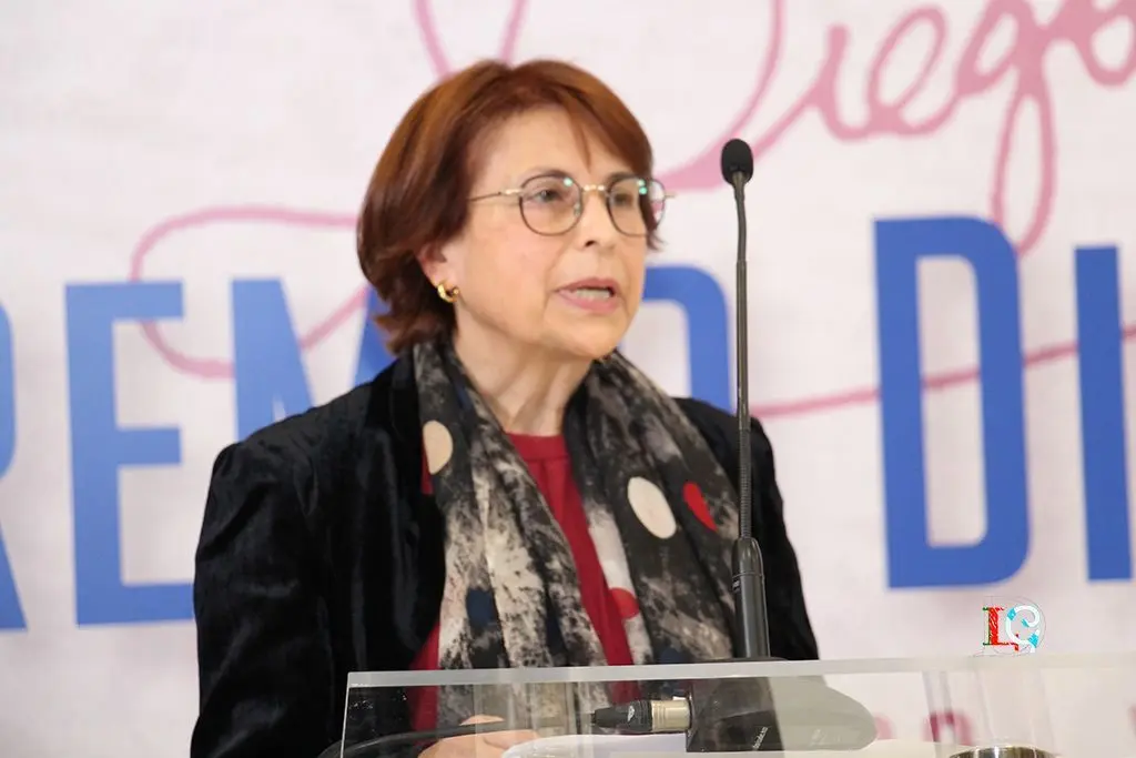 Chus Castro leyó la 'laudatio' de Francisco Orsini que no pudo asistir al evento. ©ROBERTO LEDO.
