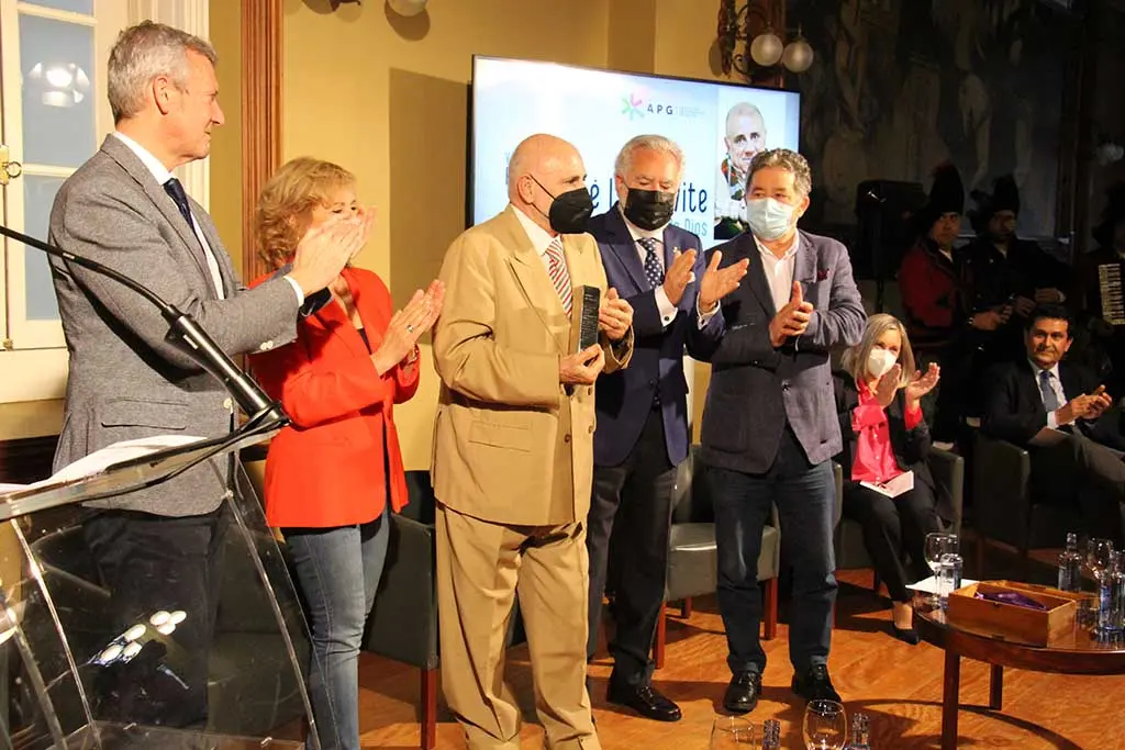 Momento de la entrega del galardón.