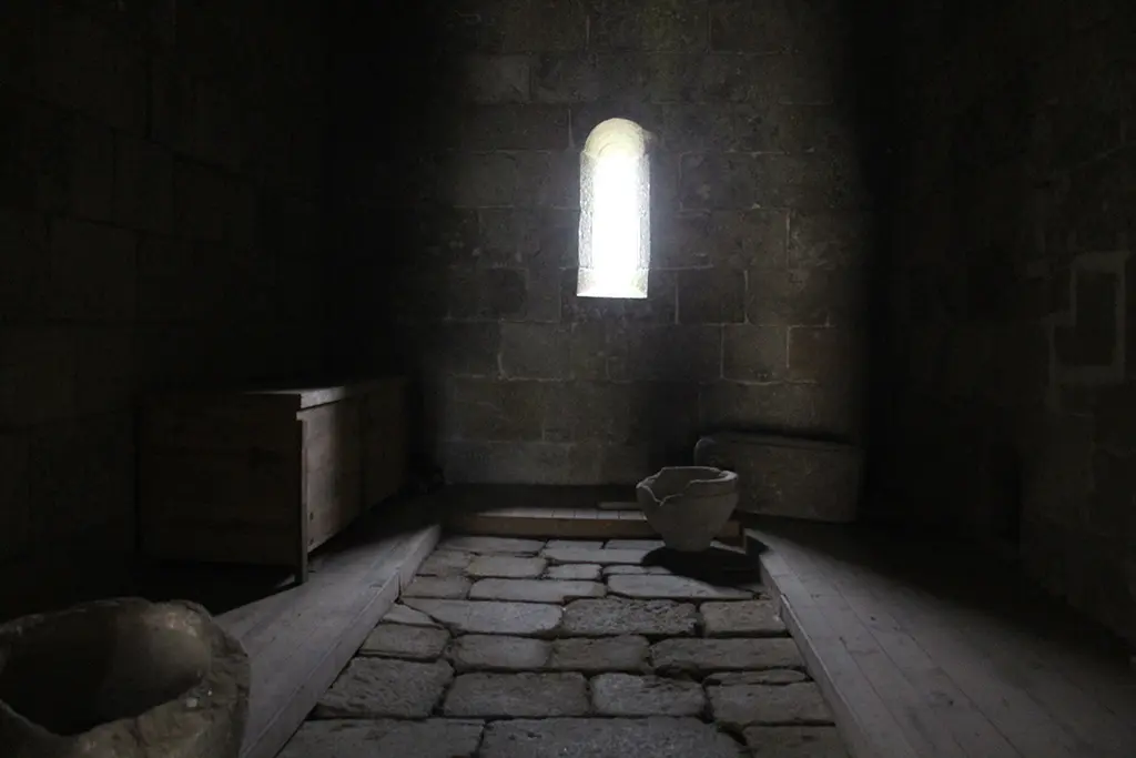 Interior de la Iglesia de san Salvador próxima al Castelo de Ansiães.