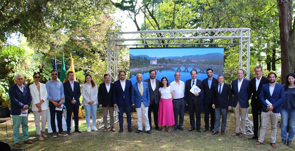 Las autoridades en la presentación del evento y que trabajan para crear una asociación de municipios con la 'industria' del caballo.