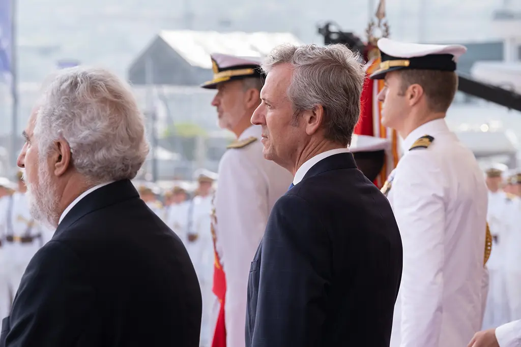 O presidente da Xunta, Alberto Núñez Feijóo, acompañado pola conselleira de Medio Ambiente, Territorio e Vivenda, Ángeles Vázquez, preside o acto de entrega das Bandeiras Azuis 2019. Praia de Montalvo (Sanxenxo), Pontevedra, 16 del 07 de 22.