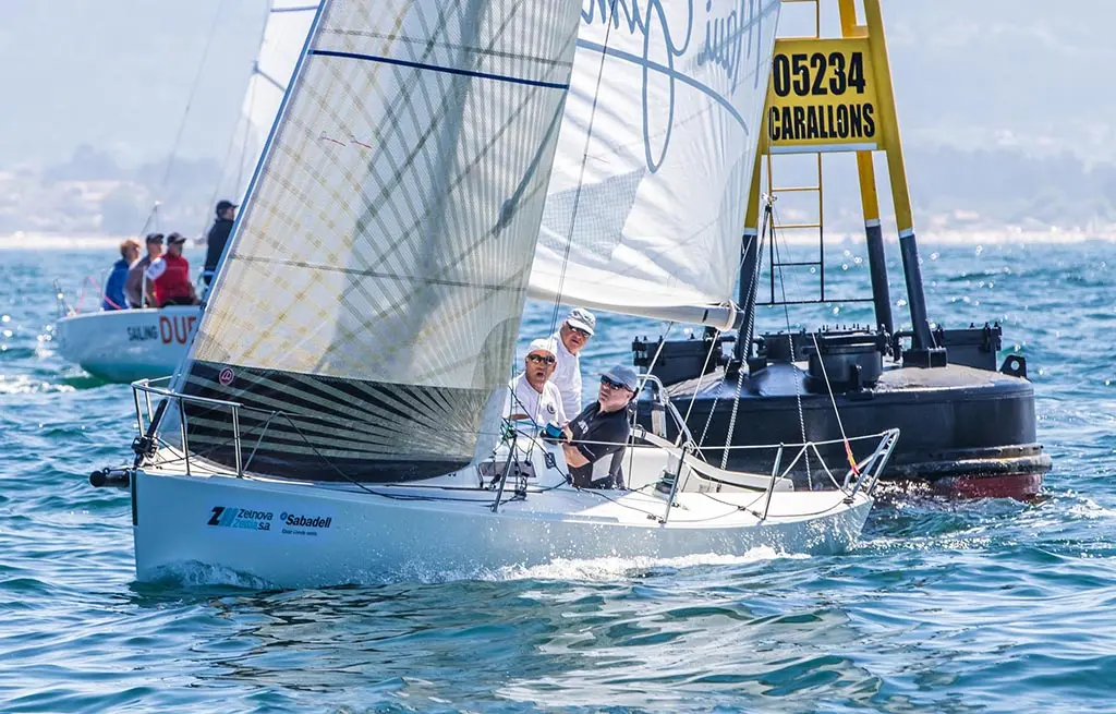 El Alboroto de Juan Carlos Ameneiro pasando primero Carallones  - Foto © Rosana Calvo