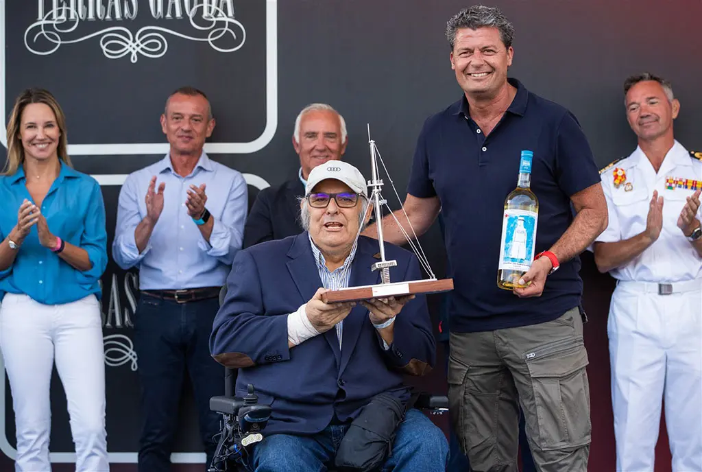 Dury Alonso recogió el premio de Pablo Santurde que no pudo asistir porque hoy se casaba - Foto Lalo R Villar