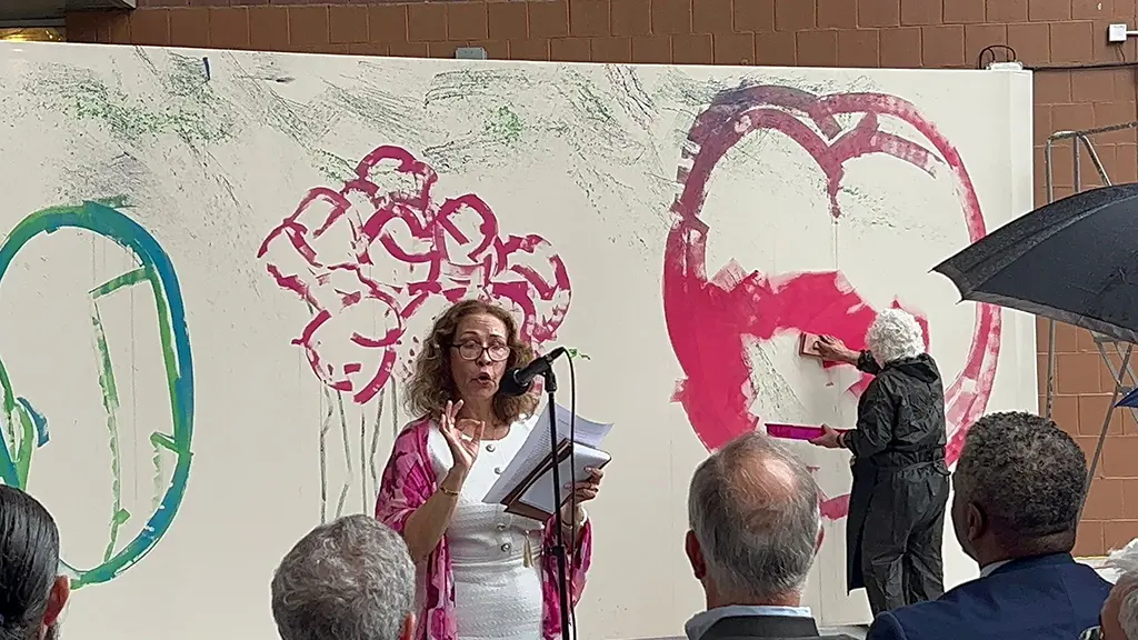 Gabarron Ambito NY pintando y Teonilda