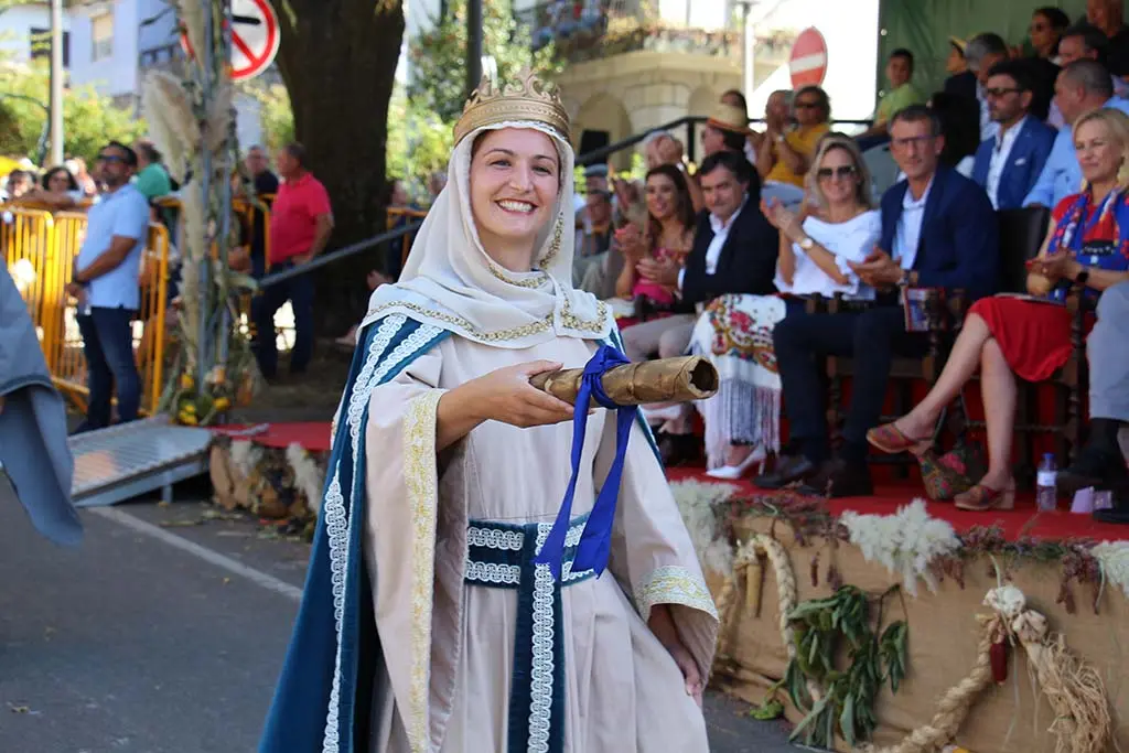 "E se alguém fizer mal aos homens que de qualquer terra vierem á feira, 
tantona ida como na vinda, pague sessenta soldos". Foral de D. Teresa. 4 de Março de 1125.