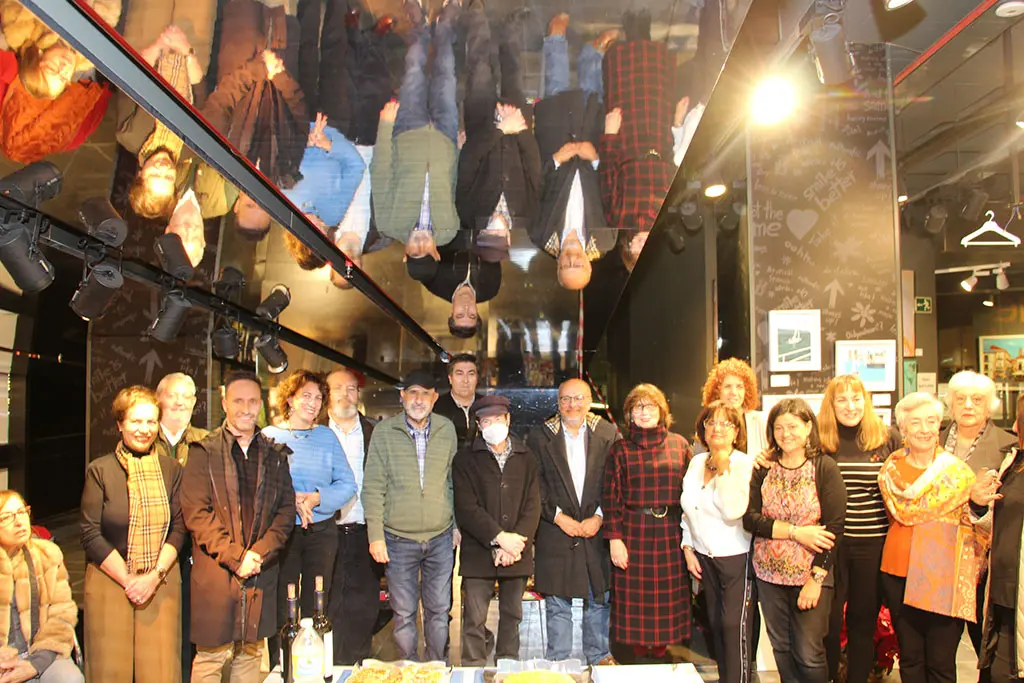 Los artistas de 'Encrucillada' pertenecientes al colectivo Alterarte e invitados al evento de inauguración.