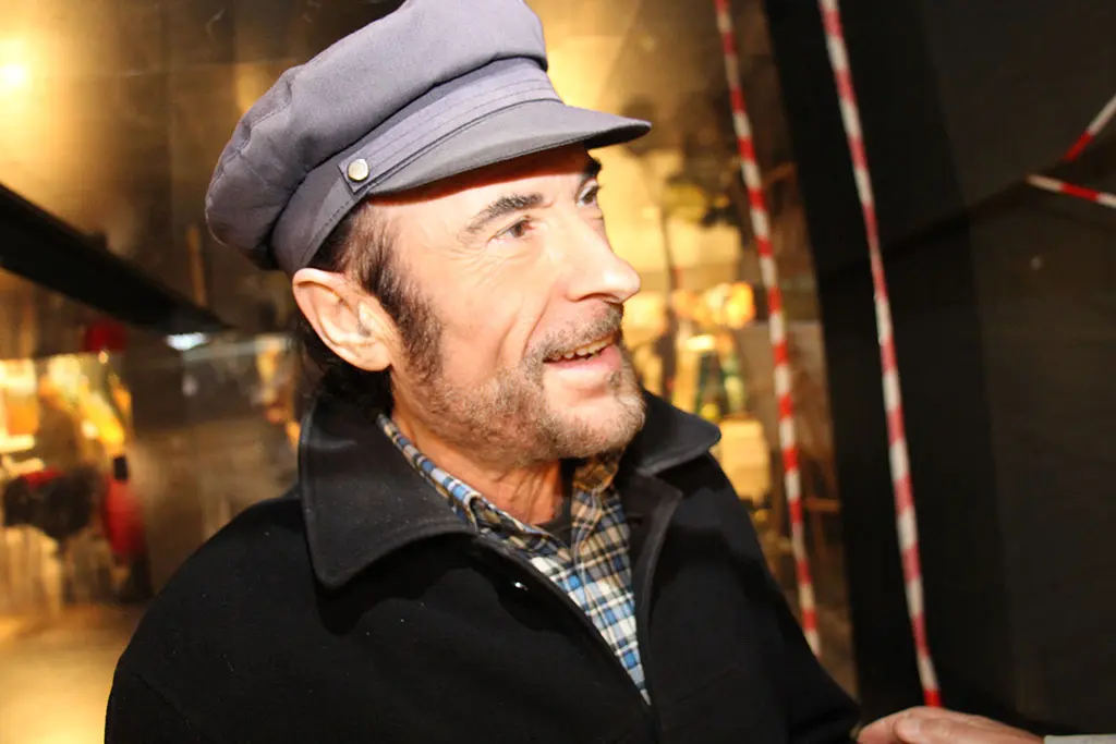 Diego de Giraldez, artista multidisciplinar y escritor, ha cultivado fundamentalmente la escultura y la pintura.