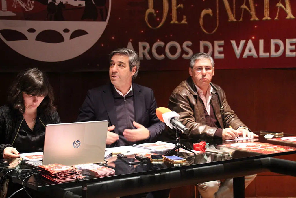 A Magia de Natal 2022 é organizada pela Câmara Municipal em parceria com a ACIAB – Associação Comercial e Industrial de Arcos de Valdevez e de Ponte da Barca, com o objetivo de promover o que se faz em Arcos de Valdevez, pensar na dinamização do comércio local e do turismo, bem como na população, nomeadamente as crianças e os jovens.