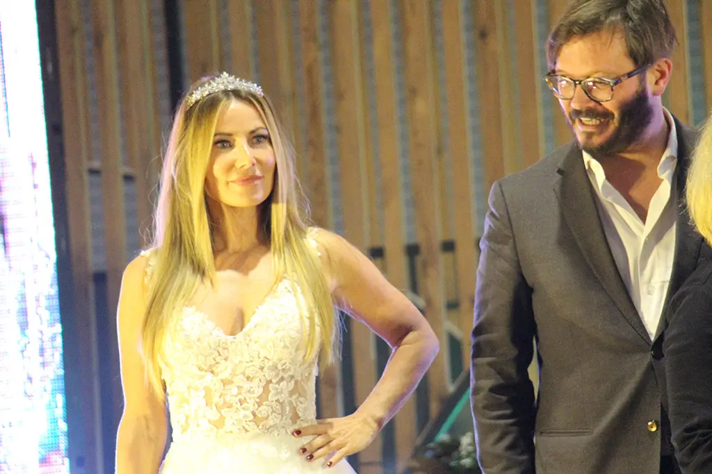 Lenka en la pasarela de ExpoLima con  el alcalde de Ponte de Lima, Vasco Ferrás.