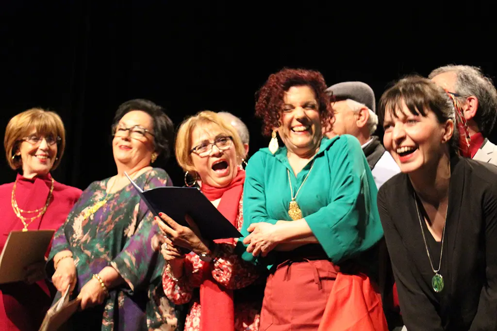 Cuadro de actores de Teatro do Vez, en una escena de 'Acende a Luz'.