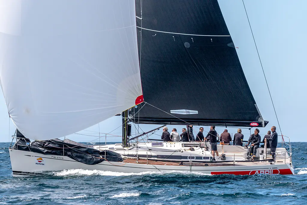 Aceites Abril compitiendo hoy rumbo a Baiona © CLARA GIRALDO.