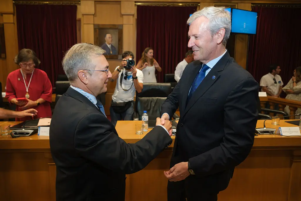 O presidente da Xunta, Alfonso Rueda, asiste á sesión constitutiva da corporación provincial de Ourense na que Luis Menor Roi elixido presidente. Deputación de Ourense, 17/7/23.