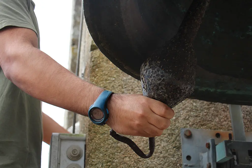 Mateo, xoven campaneiro, repinicou para a misa solemne de 12.