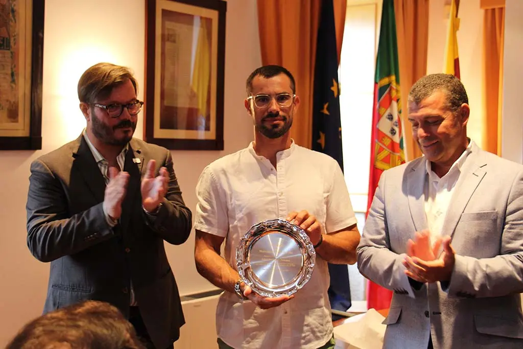 Vasco Ferrás, alcalde de Ponte de Lima; el piragüísta Fernando Pimenta y su entrenador, Hélio Lucas.
