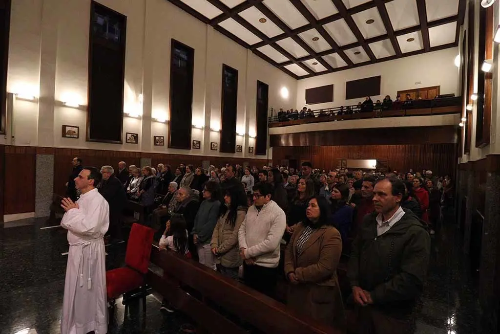 Asistentes al rito de admision en la capilla del seminario