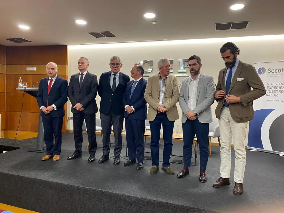 Foto de familia de todos los intervinientes tras la jornada.