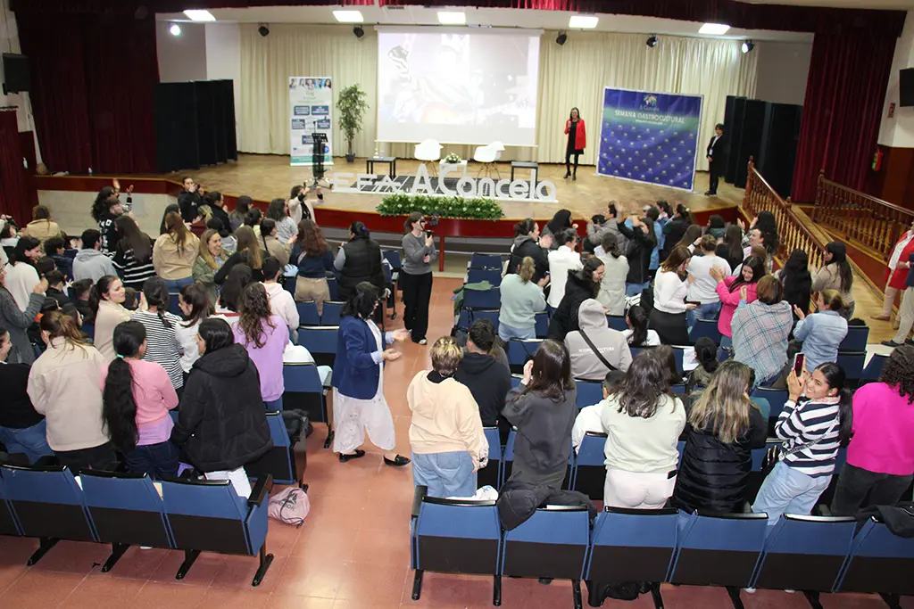 A música pon en pé aos estudantes.