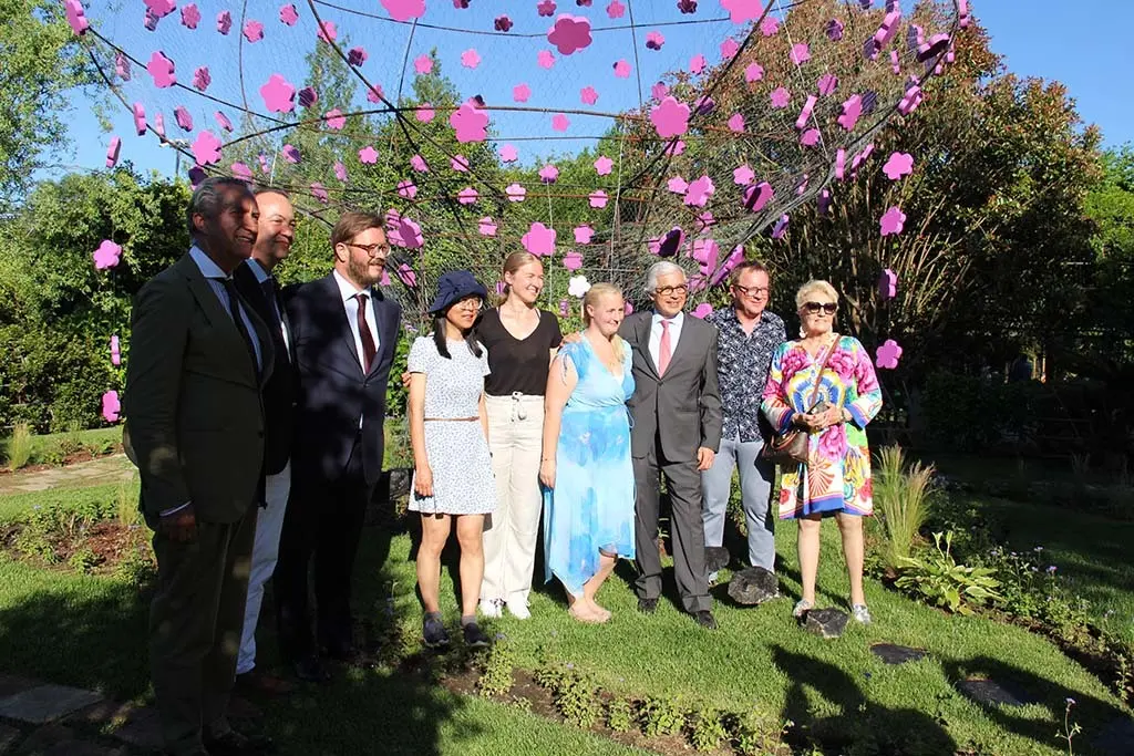 Autoridades y autores del jardín El sueño imaginario de una infancia asiática'