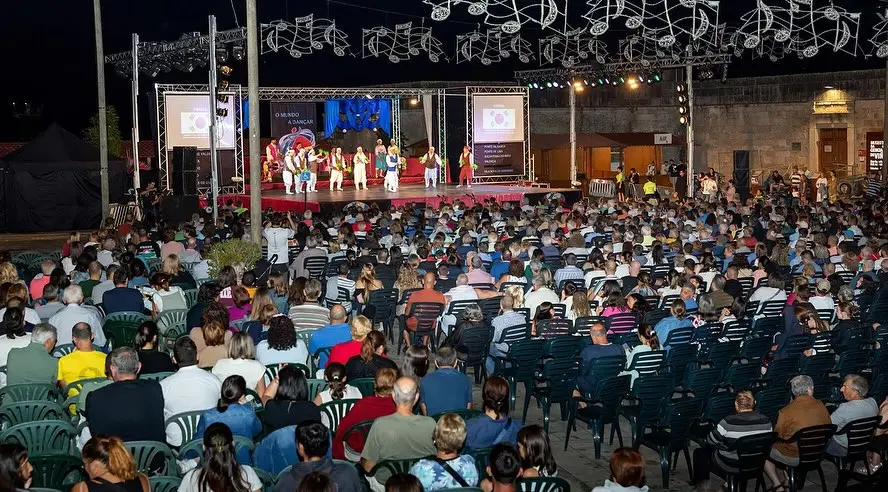 El público llenó el recinto amurallado para presenciar el espectáculo. JUAN CARLOS PÉREZ.