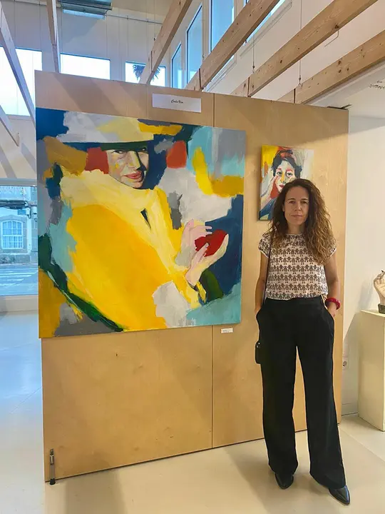 Carla Viso con su obra.