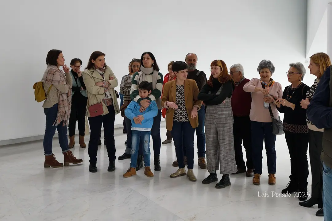 O Rosal honra &aacute;s s&uacute;as mulleres en Santiago: Alcaldesa &aacute; cabeza da visita &aacute; exposici&oacute;n 'Mulleres, Traballo e Memoria'.