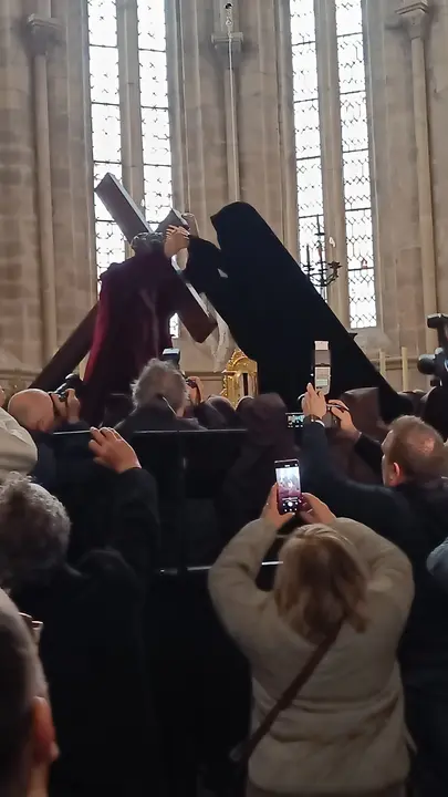 La Santísima Virgen Consuela a su Hijo. JORGE PALOMINO.