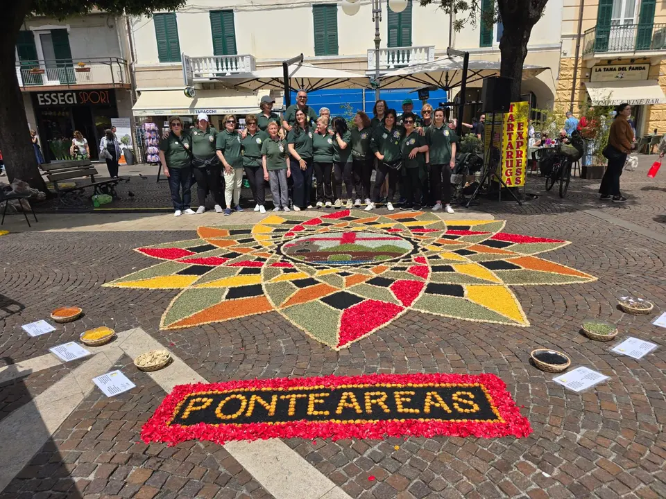 La delegación ponteareana dejó una huella imborrable en este evento de confraternización y belleza floral.