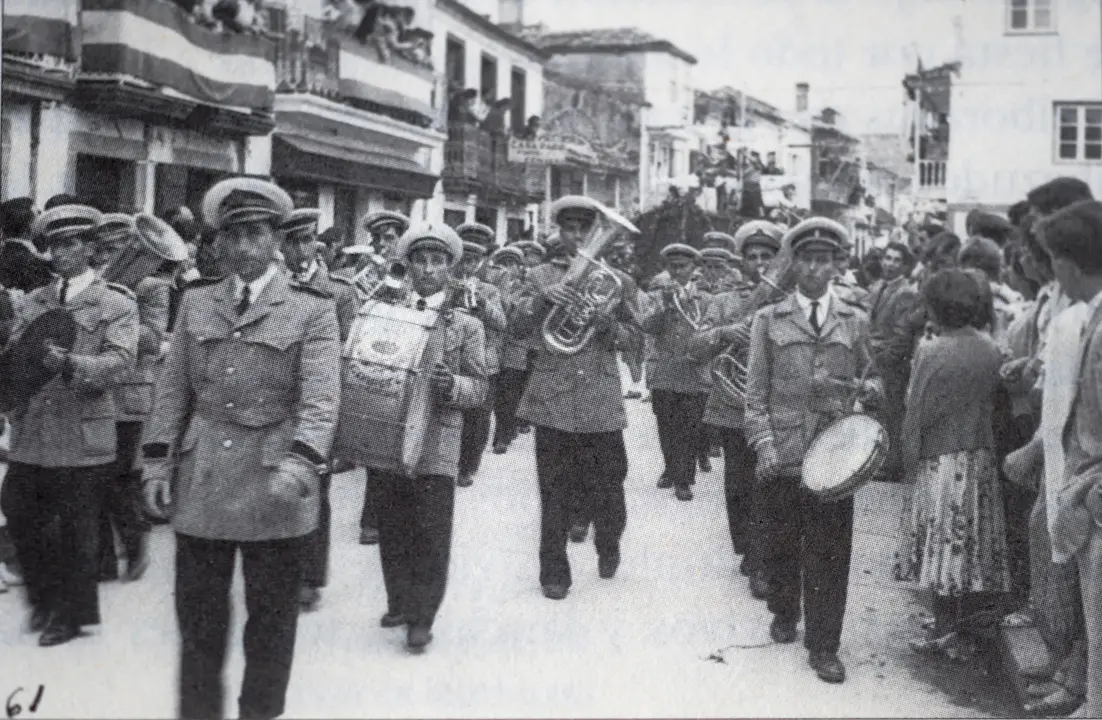 Nas festas de Sada (Arquivo da Banda Garrote).