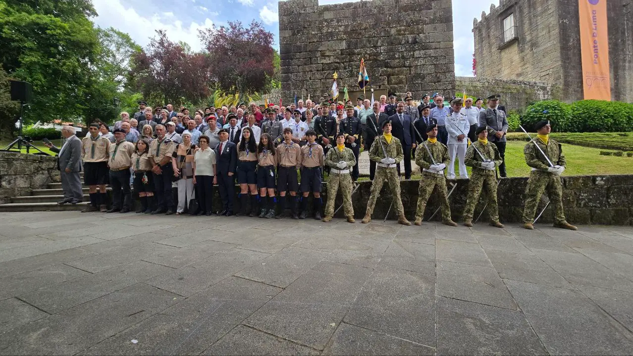 A cerimónia de Homenagem aos Combatentes Limianos contou com uma notável e diversificada lista de presenças, demonstrando o amplo reconhecimento e apoio à causa dos antigos combatentes.