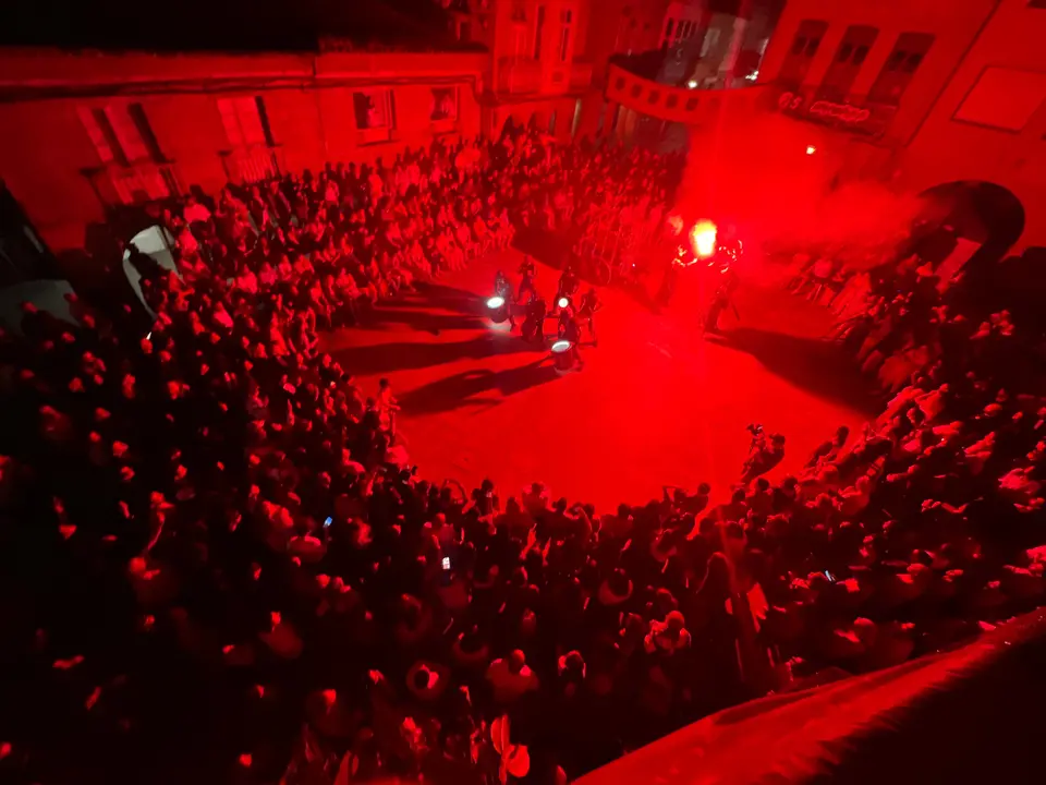 Porrigalia iluminó la noche del domingo, ¡una celebración inolvidable!.