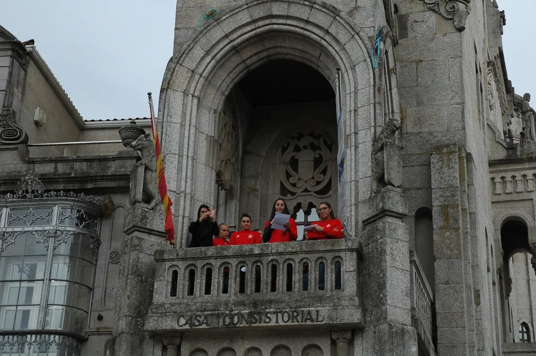 3 LAS PREGONERAS EN EL BALCÓN CONSISTORIAL (2)