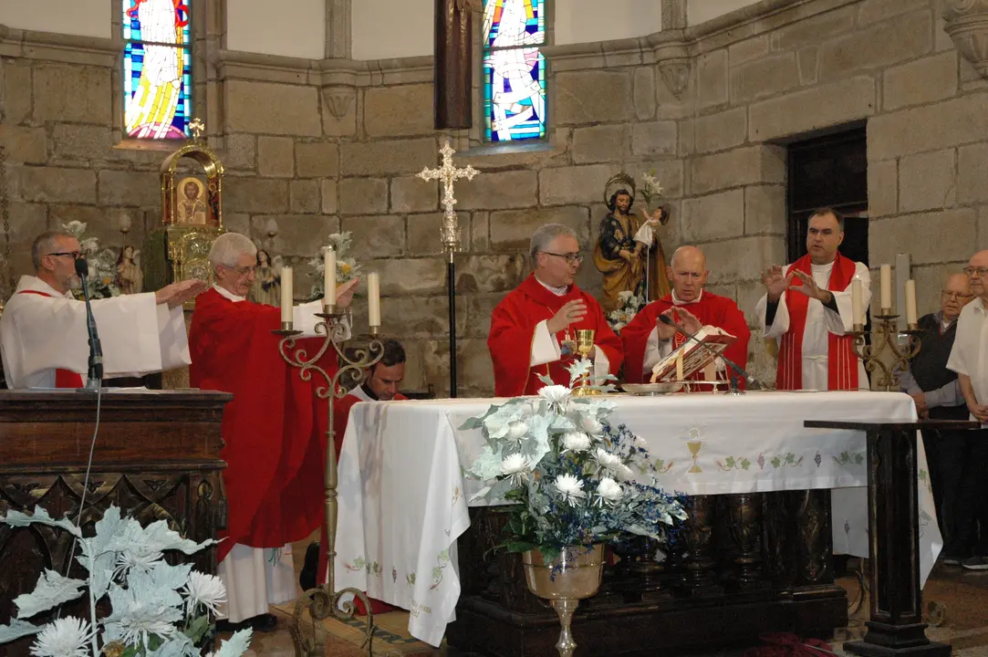 3 Los concelabrantes de la misa