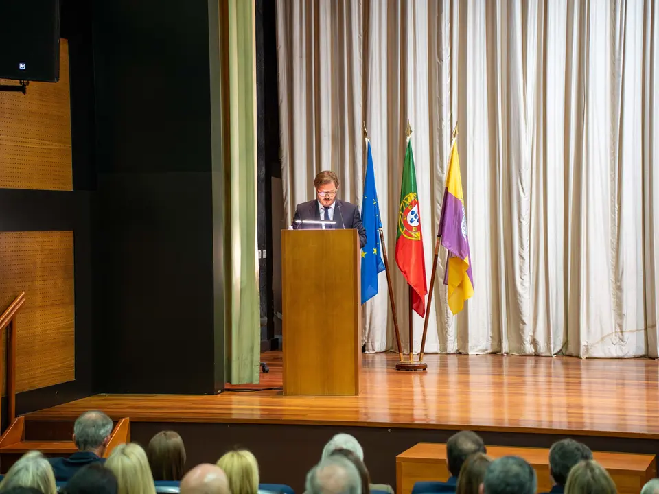 Vasco Ferraz durante su discurso de toma de posesión, en el que destacó la educación y la cultura como pilares de su nuevo mandato al frente de la Cámara Municipal de Ponte de Lima.