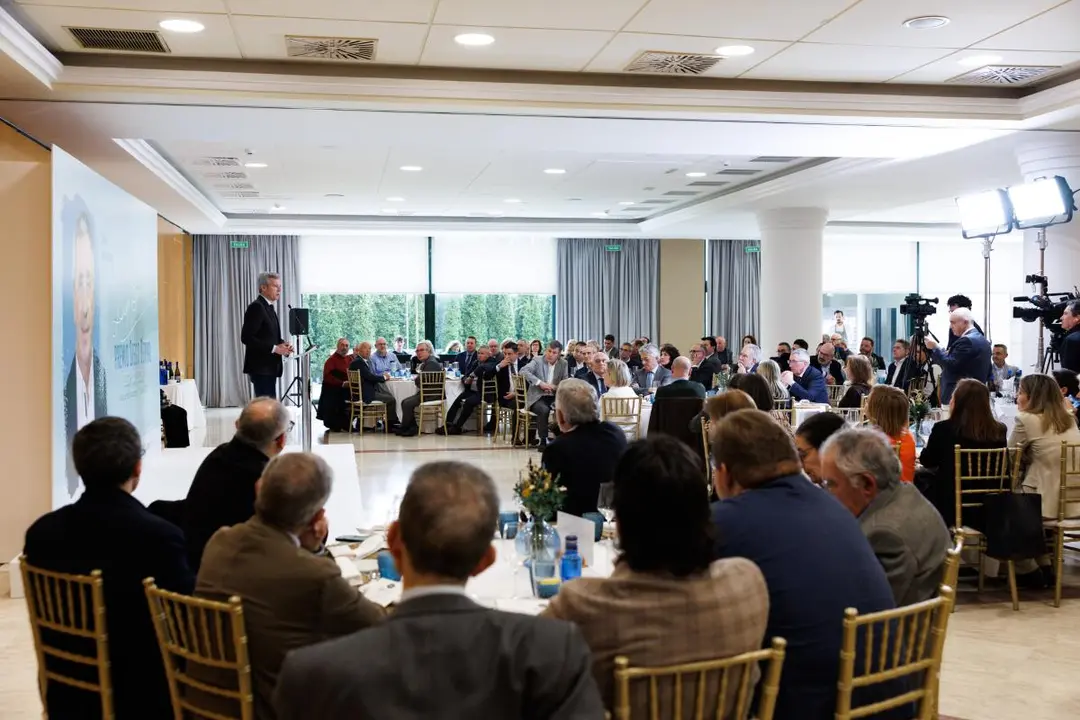 O presidente da Xunta, Alfonso Rueda, durante a s&uacute;a intervenci&oacute;n no acto de entrega do premio Diego Bernal, ante representantes do xornalismo e autoridades galegas.