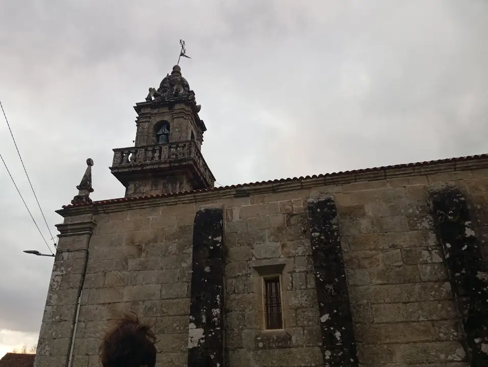Igrexa parroquial de Lougares