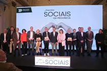 A Deputación de Pontevedra recoñece o traballo de quen constrúe unha sociedade máis xusta: foto de familia dos Premios Sociais. ARQUIVO.