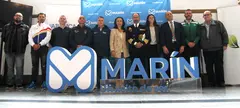 La alcaldesa de Marín, María Ramallo, junto a los presidentes de las federaciones gallegas de Piragüismo y Remo y el comandante director de la Escuela Naval Militar, durante la presentación del Trofeo Ence-Villa de Marín.