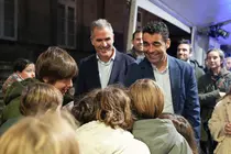 O presidente da Deputación, Luis López, compartindo o acendido do Nadal con nenos e nenas no Pazo provincial, nun acto marcado pola ilusión e o espírito festivo.
