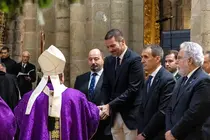 El conselleiro de Cultura, Lingua e Xuventude, el director de Turismo de Galicia y el presidente del Parlamento gallego participaron en el acto institucional que abre la programación del 800 aniversario de la consagración del templo