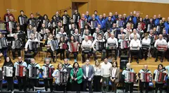 La delegación de la Xunta en Lugo reúne más de 160 acordeonistas en el marco de los actos para conmemorar el aniversario de la Muralla como Patrimonio Mundial.