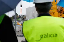 Trabajadores durante los avances en la obra del futuro Centro de Protonterapia de Galicia, que ya supera el 91 % de ejecución.