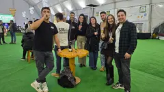 A xuventude gosta de degustar un espumoso