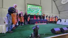 Foto de familia de confrades fundadores, membros da mesa e novos confrades. R. LEDO.