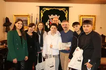 Alunos e professores do Instituto Enrique Tierno Galv&aacute;n, de Val&ecirc;ncia, durante a rece&ccedil;&atilde;o nos Pa&ccedil;os do Concelho de Arcos de Valdevez, no &acirc;mbito do interc&acirc;mbio Erasmus+, acompanhados por representantes do Munic&iacute;pio.