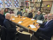 Mart&iacute;n Alemparte (primero por la derecha), director de la Agencia Gallega de la Calidad Alimentaria, durante el pleno del Consejo Regulador de la IXP Mel de Galicia, que cerr&oacute; 2025 con un 40% m&aacute;s de producci&oacute;n certificada y 46 envasadoras autorizadas.