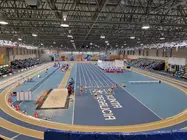 Vista general de la pista cubierta durante una edici&oacute;n anterior de la Copa de Galicia de clubes, escenario este fin de semana de la XXI Copa de Galicia de pista corta, con once equipos en liza y los principales clubes gallegos en busca del t&iacute;tulo.