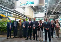 El presidente de la Deputaci&oacute;n de Pontevedra, Luis L&oacute;pez, junto a miembros del gobierno provincial y representantes del sector tur&iacute;stico, durante una visita a empresas y profesionales en el marco de FITUR, donde R&iacute;as Baixas despliega su agenda de promoci&oacute;n para 2026.