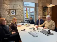 Reuni&oacute;n de la Mesa de Comercio Local de Ponteareas, celebrada este jueves en el Concello para coordinar nuevas iniciativas de apoyo y dinamizaci&oacute;n del comercio del municipio.